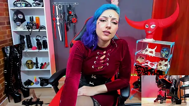 Yelena_LatexMaiden webcam