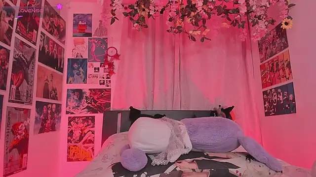 MissCurvyTop webcam