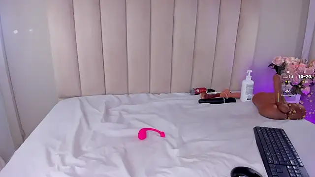 AlyssiaDanger webcam