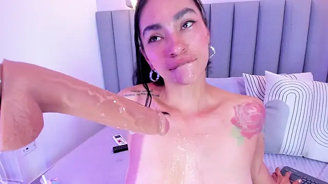 Leamonroe__ webcam