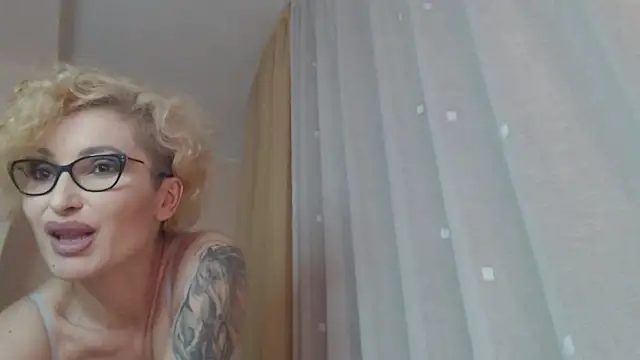 JADAPink___ webcam