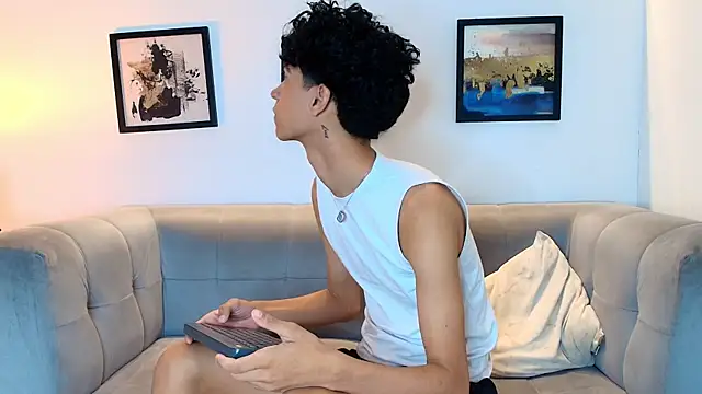 BOYS_PLAY webcam