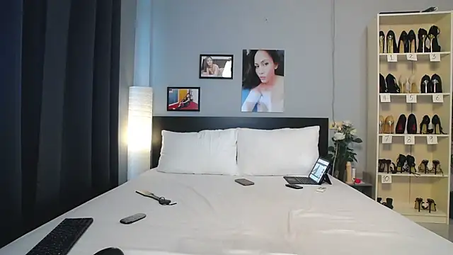 Hotbeebee webcam