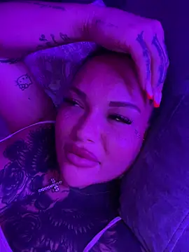 _MelinaCurves_ webcam