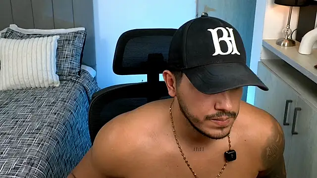 owen-pierces webcam