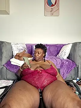 ThickianaRider live sex cam