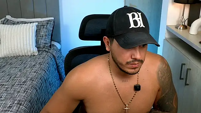 owen-pierces webcam