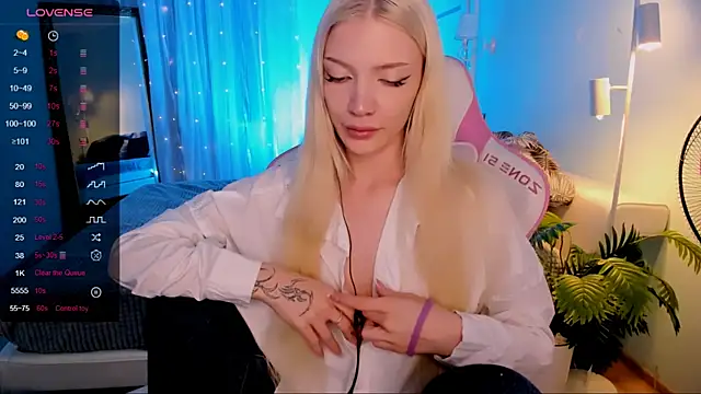 AnyaTaylor_ webcam