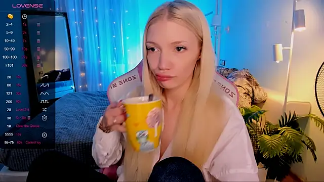 AnyaTaylor_ webcam