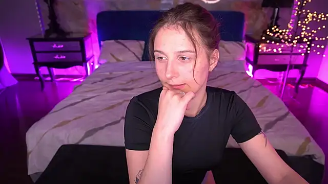 vikviklove - VikVikLove's free webcam - UK Sex Cams