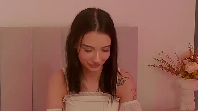 KatieRouge___ webcam