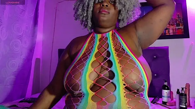 ebony_NeighborMoans webcam