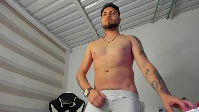 AaronHardi webcam