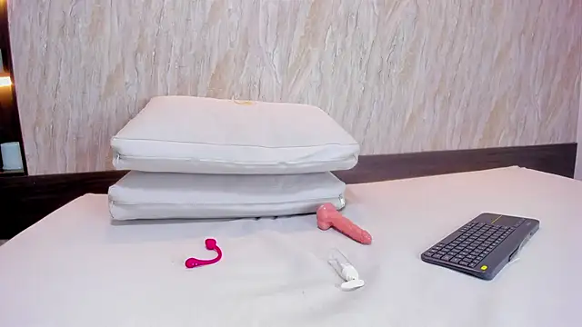 melanie_dusk webcam