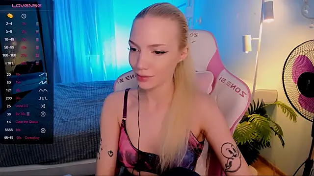 AnyaTaylor_ webcam