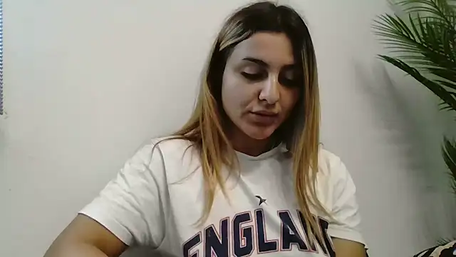 NicolePlay webcam