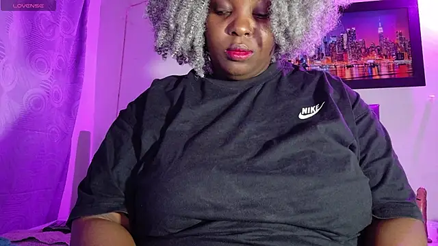 ebony_NeighborMoans webcam