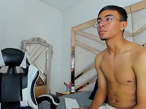 LoganNRose webcam