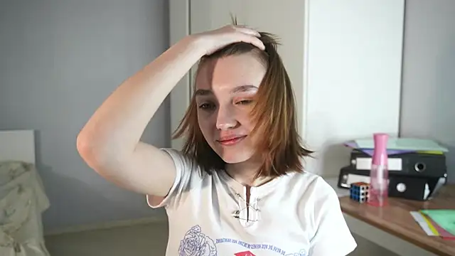 Leyla_crsh webcam