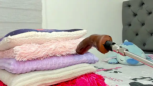 Elizabeth_18_ webcam
