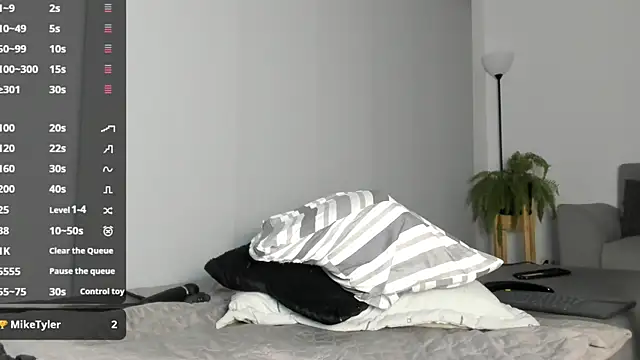 TanishaEvans webcam
