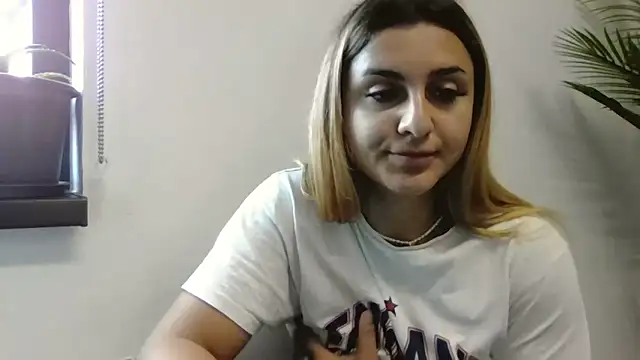 NicolePlay webcam