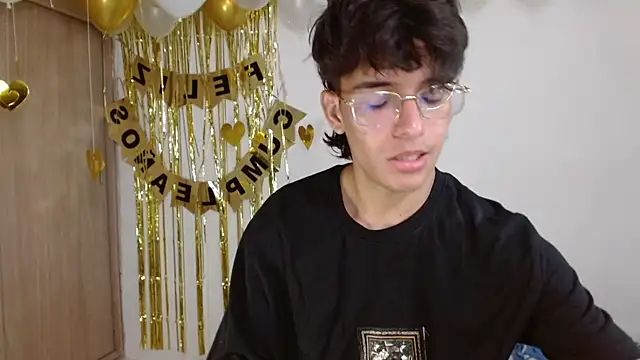 noah_millerx webcam