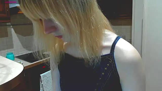 MiaKimiko webcam