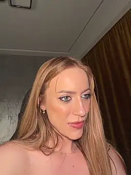 LunaAlya webcam