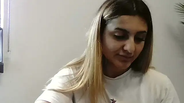 NicolePlay webcam