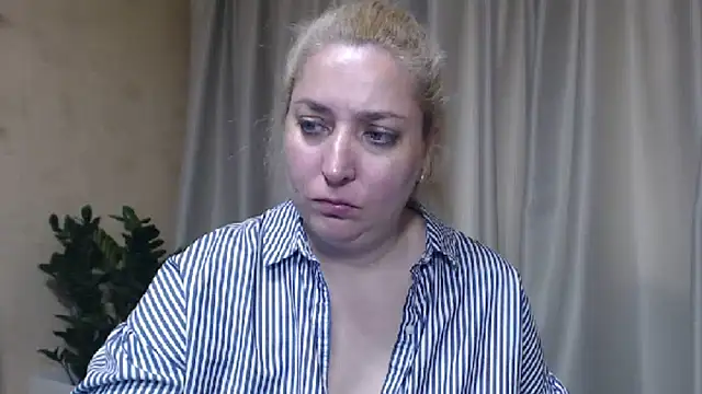 sweetpussy13 webcam