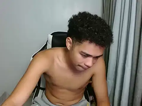 curlyasian_njxx webcam