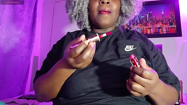 ebony_NeighborMoans webcam