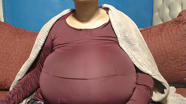 CUTEFIRMMELONSS webcam