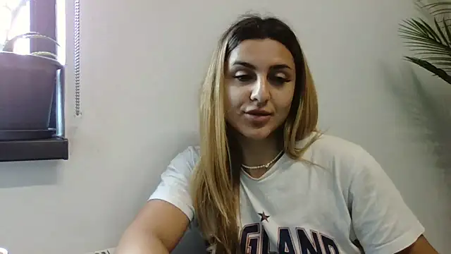 NicolePlay webcam