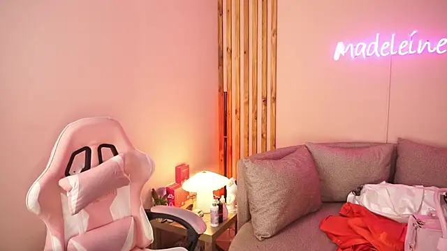 MadeleineSanez webcam