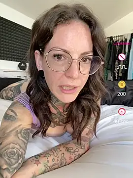 BrownieyQueen webcam