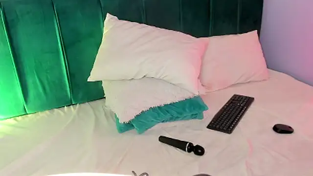ninna_curly webcam
