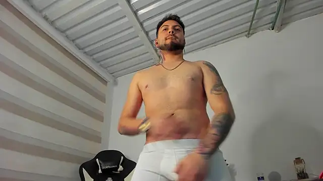 AaronHardi webcam