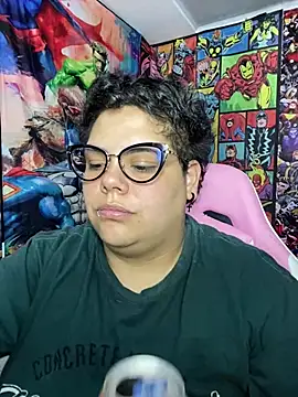 Hailey_Curvy webcam