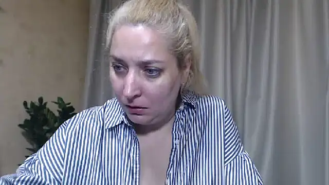 sweetpussy13 webcam