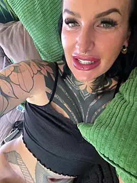 KathaleaNoir webcam
