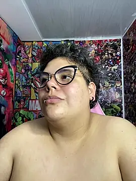 Hailey_Curvy webcam