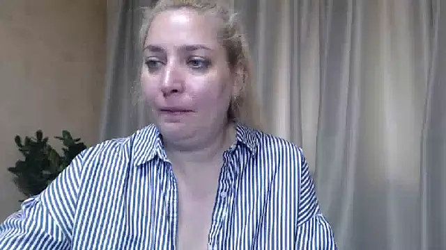 sweetpussy13 webcam