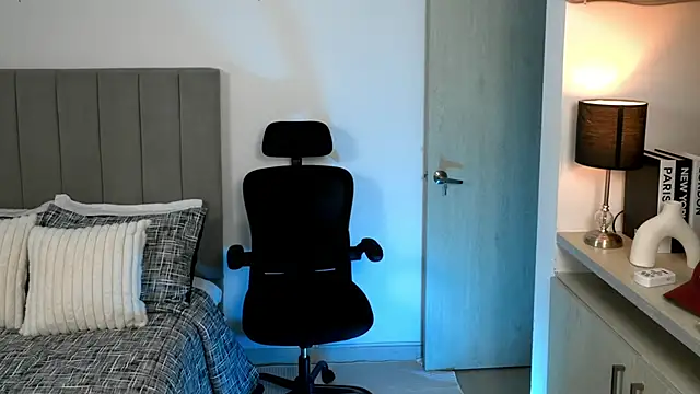 owen-pierces webcam