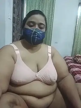 momo_loves webcam
