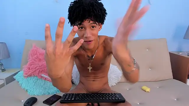 NoahBull19 webcam