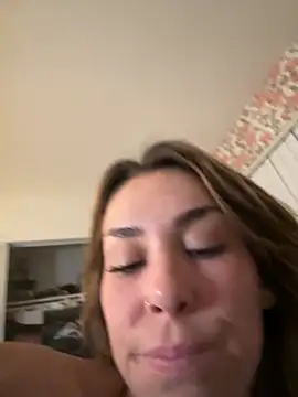 MommyGambit webcam
