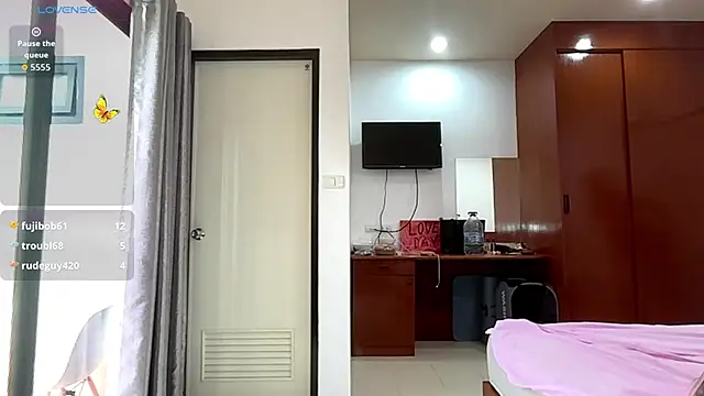kamila_18_french webcam