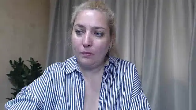 sweetpussy13 webcam